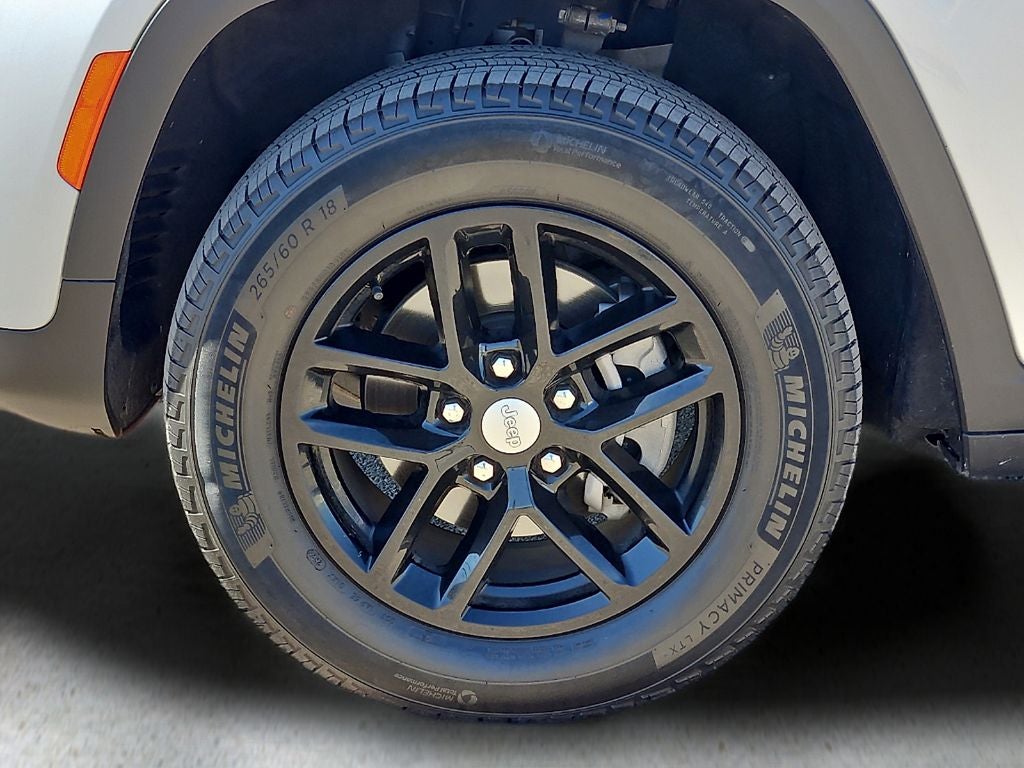 2023 Jeep Grand Cherokee Laredo 4WD