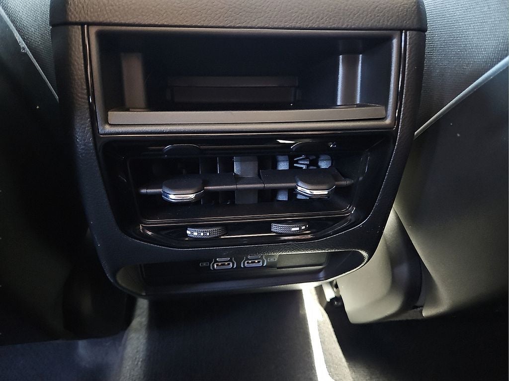 2023 Jeep Grand Cherokee Laredo 4WD