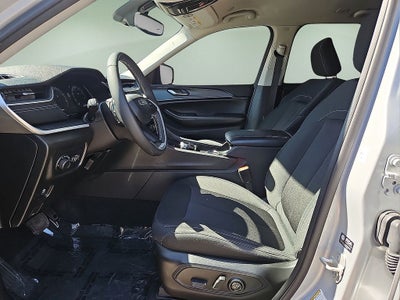 2023 Jeep Grand Cherokee Laredo 4WD