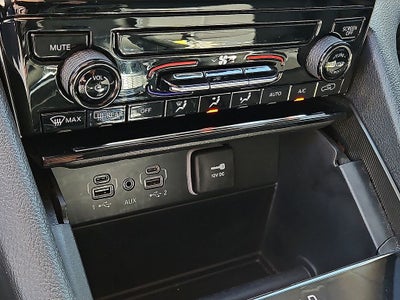 2023 Jeep Grand Cherokee Laredo 4WD