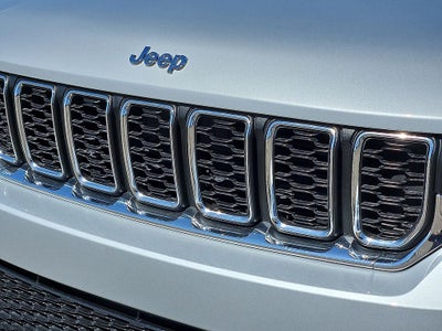 2023 Jeep Grand Cherokee Laredo 4WD
