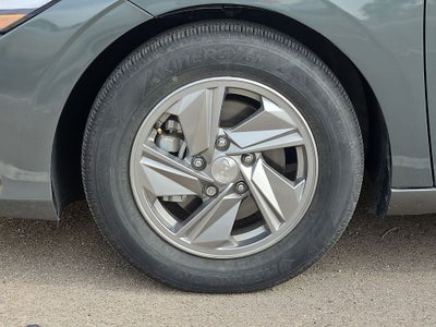 2025 Hyundai Elantra SE - up to 41 MPG Highway