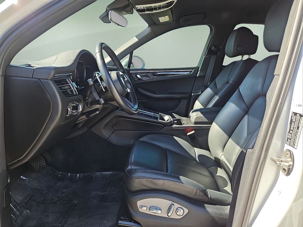 2023 Porsche Macan Base