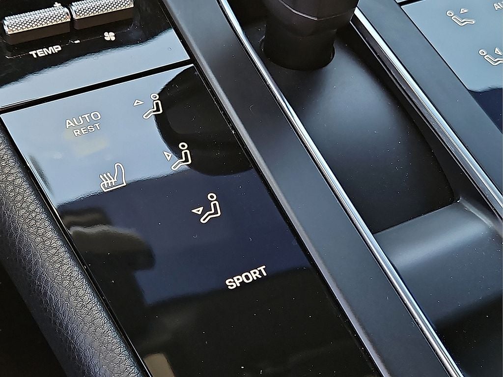 2023 Porsche Macan Base