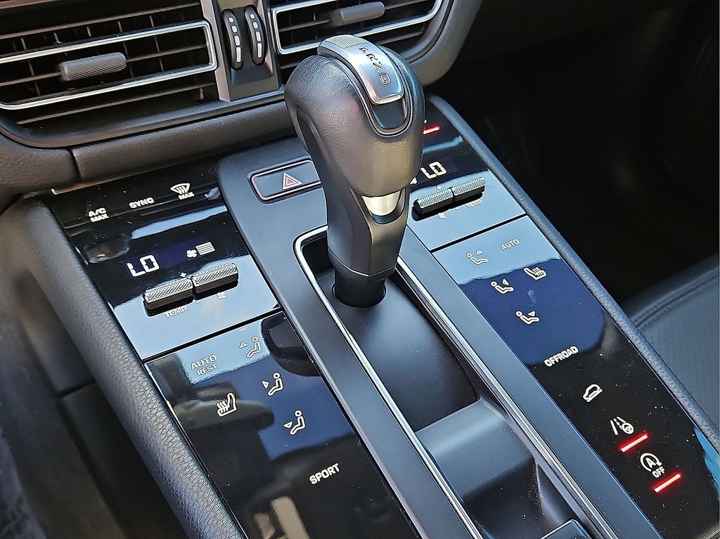 2023 Porsche Macan Base