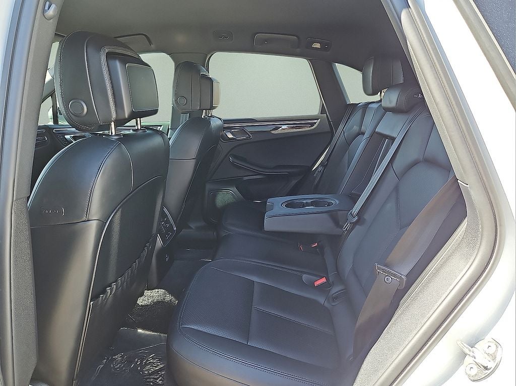 2023 Porsche Macan Base