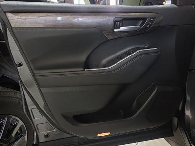 2023 Toyota Highlander Platinum