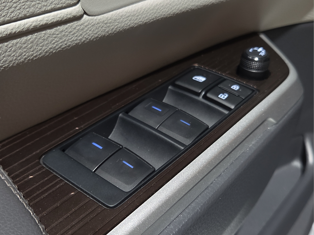 2023 Toyota Sienna XLE 8 Passenger