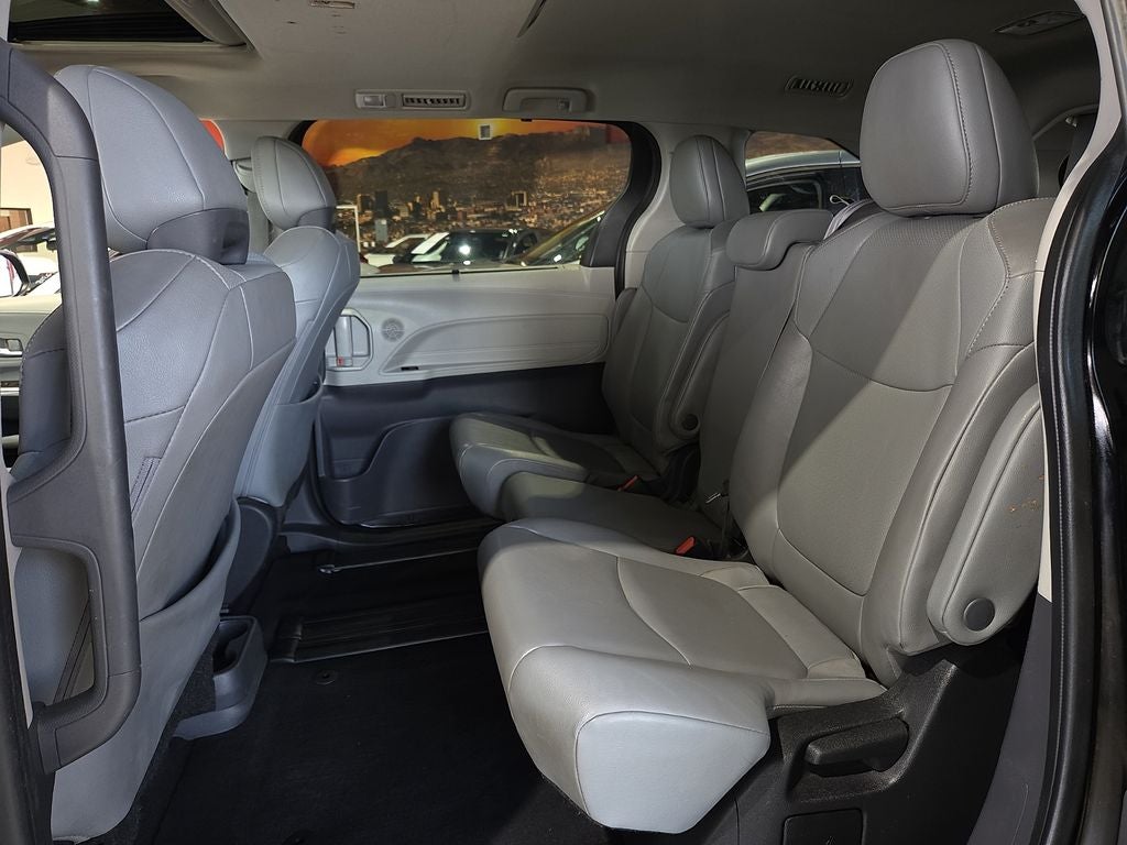 2022 Toyota Sienna XLE 8 Passenger