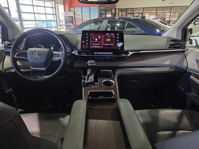 2022 Toyota Sienna XLE 8 Passenger