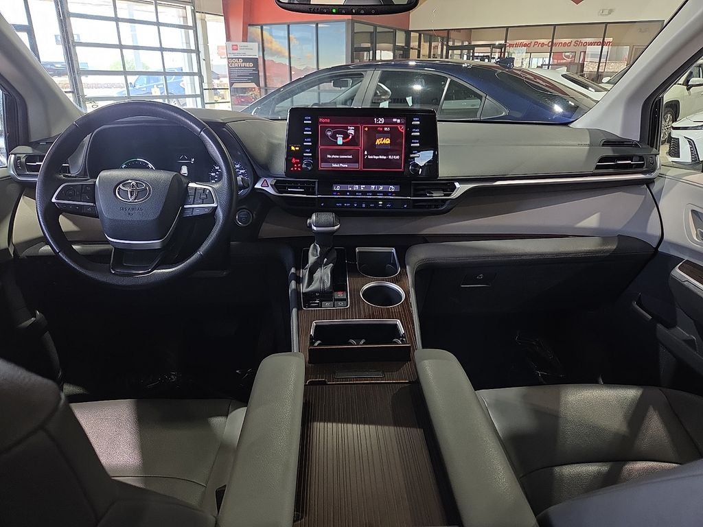 2022 Toyota Sienna XLE 8 Passenger