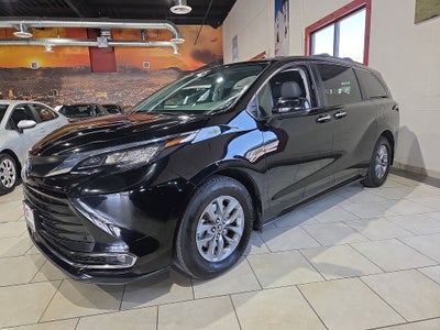 2022 Toyota Sienna XLE 8 Passenger