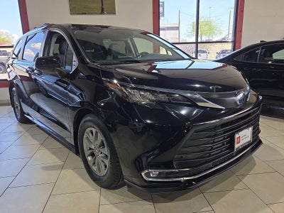 2022 Toyota Sienna XLE 8 Passenger