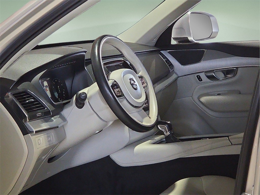 2021 Volvo XC90 T5 Momentum